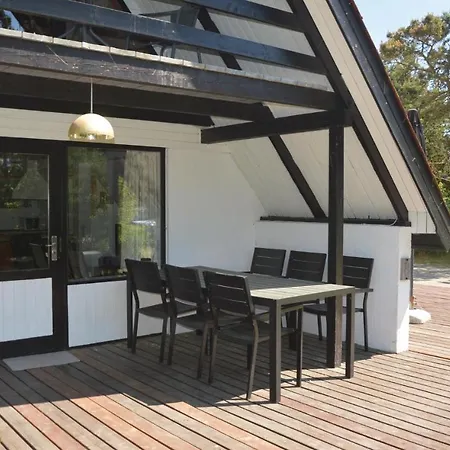 Дом отдыха Three-bedroom Holiday In Skjern Halby